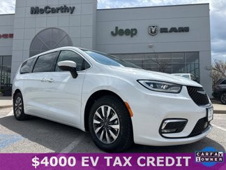 Used 2023 Chrysler Pacifica Touring-L image 1