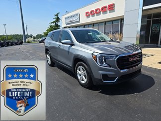 Used 2024 GMC Terrain SLE image 1