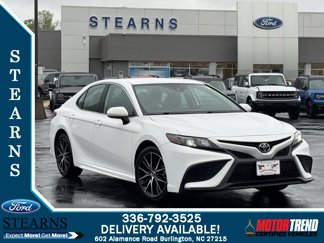 Used 2021 Toyota Camry SE image 1
