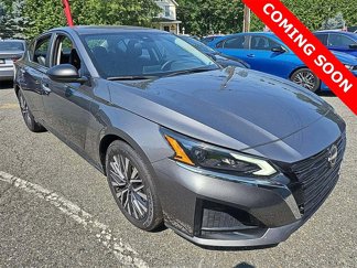 Used 2024 Nissan Altima 2.5 SV image 1