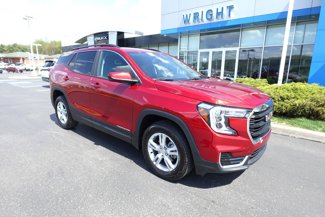Used 2022 GMC Terrain SLE w/ Driver Convenience Package image 1