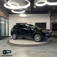 Used 2023 Jeep Compass Latitude image 1