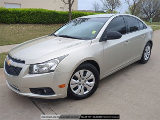 Used 2014 Chevrolet Cruze LS image 1