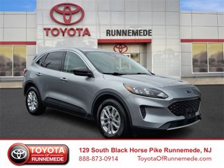Used 2022 Ford Escape SE image 1