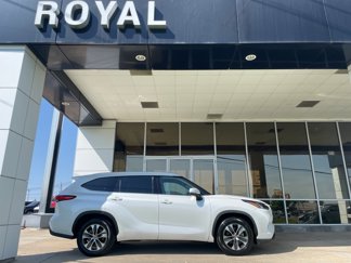 Used 2022 Toyota Highlander XLE image 1