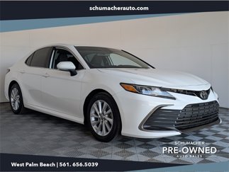 Used 2021 Toyota Camry LE image 1