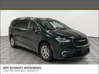 Used 2022 Chrysler Pacifica Touring-L image 1