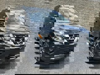 Used 2017 Nissan Pathfinder Platinum image 1