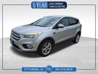 Used 2017 Ford Escape SE w/ SE Cold Weather Package image 1