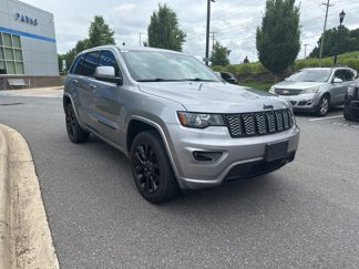 Used 2021 Jeep Grand Cherokee Laredo X image 1