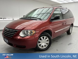 Used 2006 Chrysler Town & Country Touring image 1