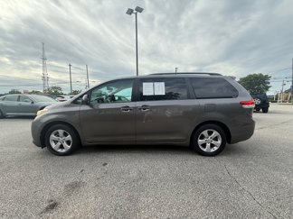 Used 2011 Toyota Sienna LE image 1