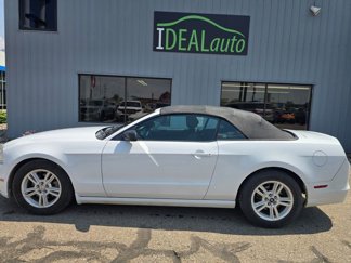 Used 2014 Ford Mustang Convertible image 1