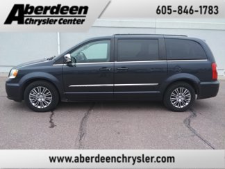 Used 2014 Chrysler Town & Country Touring-L image 1