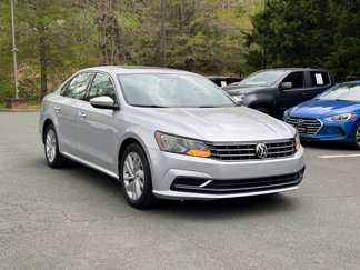 Used 2018 Volkswagen Passat 2.0T SE image 1