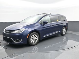 Used 2018 Chrysler Pacifica Touring-L image 1