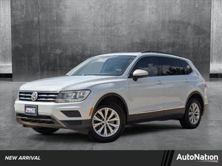 Used 2018 Volkswagen Tiguan SE w/ Panoramic Sunroof Package image 1
