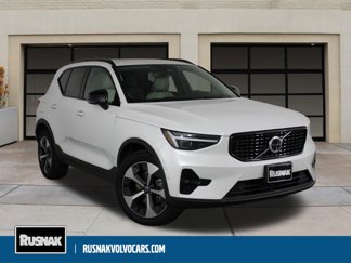 Used 2025 Volvo XC40 B5 Plus w/ Climate Package image 1