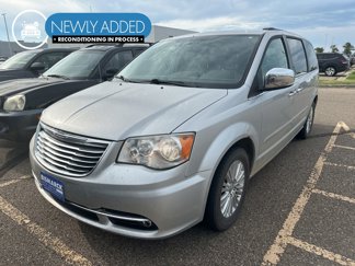 Used 2012 Chrysler Town & Country Touring-L w/ Premium Group image 1