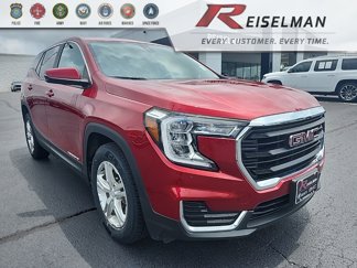 Used 2022 GMC Terrain SLE image 1