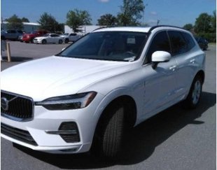 Used 2022 Volvo XC60 B5 Momentum image 1