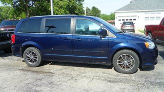 Used 2017 Dodge Grand Caravan SXT image 1