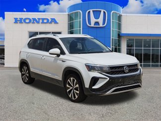 Used 2023 Volkswagen Taos SE image 1