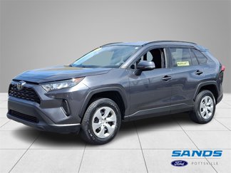 Used 2021 Toyota RAV4 LE image 1
