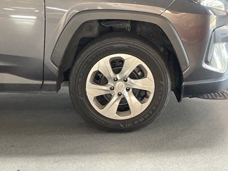 Used 2021 Toyota RAV4 LE video 3