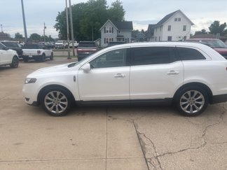 Used 2013 Lincoln MKT AWD image 1