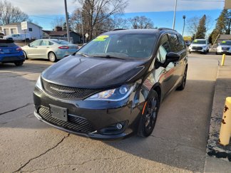 Used 2019 Chrysler Pacifica Touring-L Plus image 1