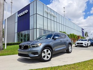 Used 2019 Volvo XC40 T5 Momentum image 1