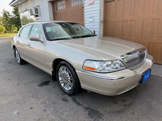 Used 2008 Lincoln Town Car Signature Limited image 1