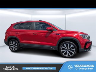Certified 2022 Volkswagen Taos SE image 1