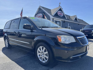 Used 2013 Chrysler Town & Country Touring image 1