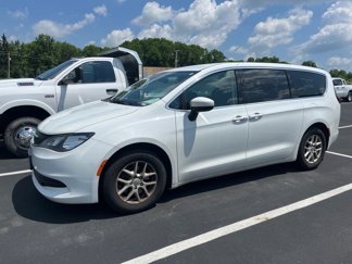Used 2017 Chrysler Pacifica LX image 1