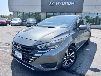 Used 2025 Nissan Versa SV image 1