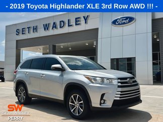 Used 2019 Toyota Highlander XLE image 1