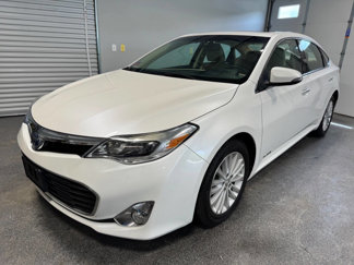 Used 2013 Toyota Avalon Limited image 1