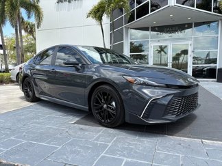 Used 2025 Toyota Camry SE image 1