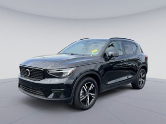 Used 2024 Volvo XC40 B5 Core image 1