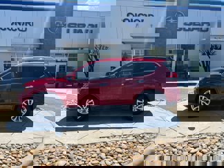 Used 2017 Nissan Rogue SV image 1