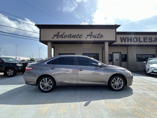 Used 2016 Toyota Camry SE image 1