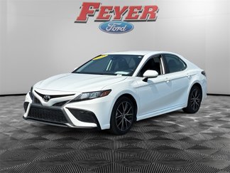 Used 2023 Toyota Camry SE image 1