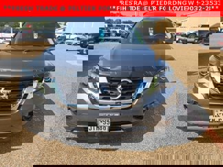 Used 2017 Nissan Pathfinder SL video 2