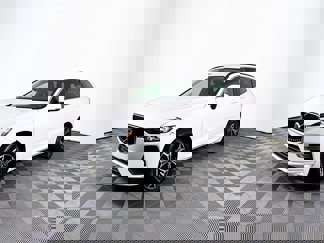 Certified 2022 Volvo XC60 B5 Momentum image 1