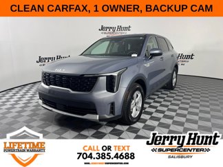 Used 2025 Kia Sorento LX image 1