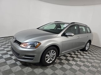 Used 2017 Volkswagen Golf S image 1