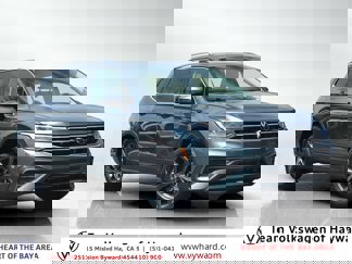 Certified 2024 Volkswagen Tiguan SE image 1