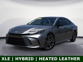 Used 2025 Toyota Camry XLE image 1